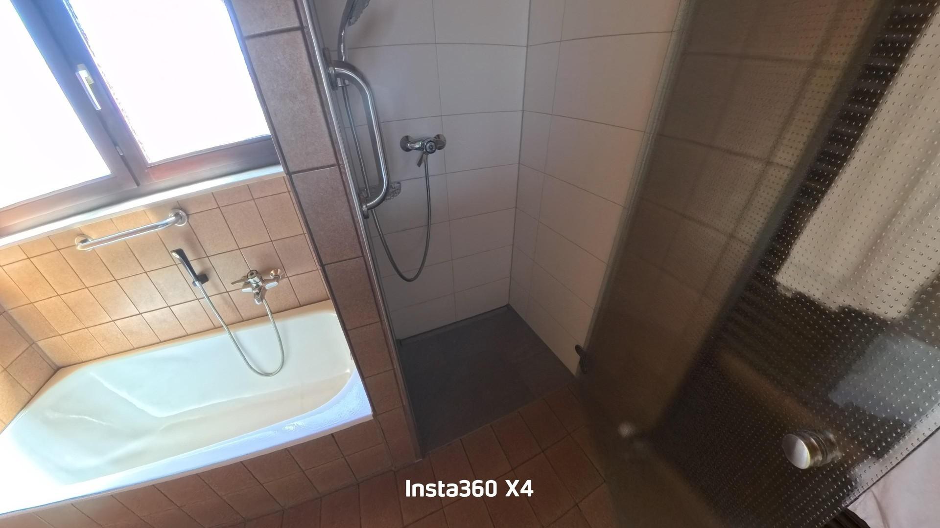 OG Bad (Dusche + Wanne)