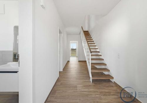 Treppe zum OG (Musterdarstellung, baugleiches Objekt)