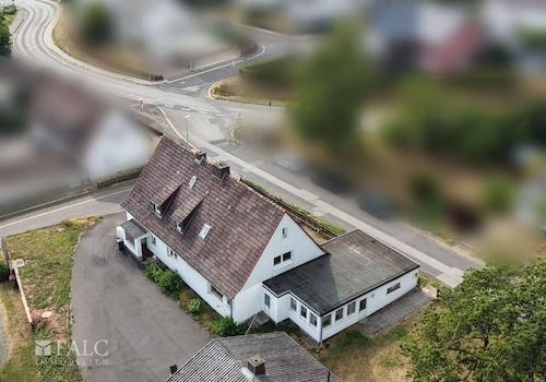 Drohnenbild_Haus setilich oben