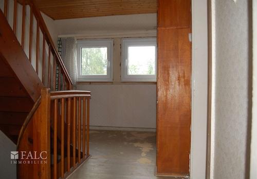 Treppe ins EG und Dachboden