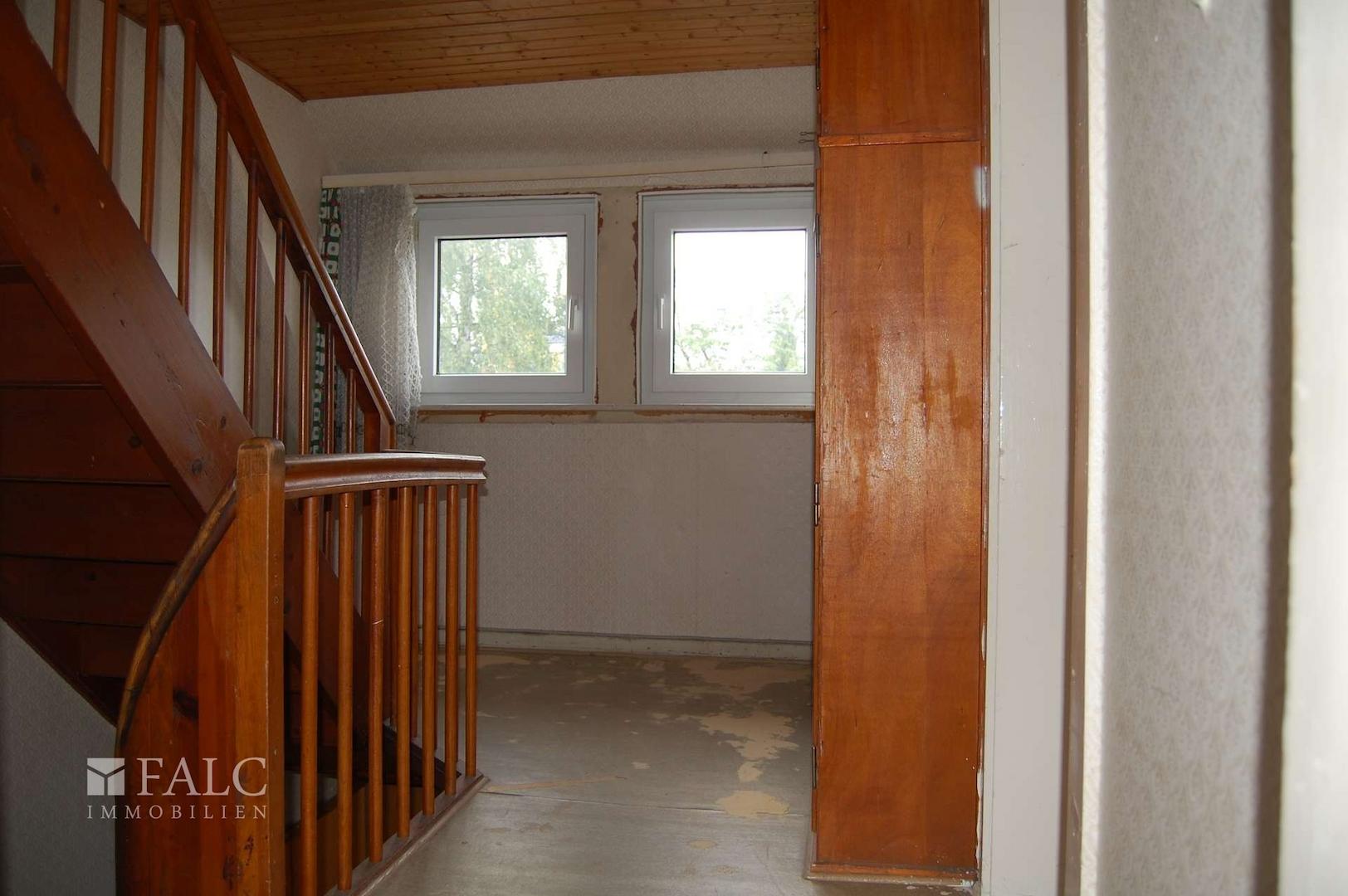 Treppe ins EG und Dachboden