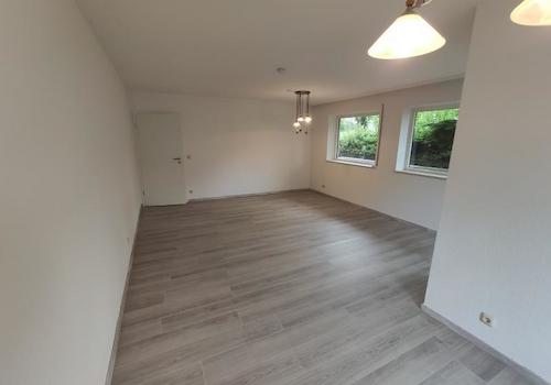 Wohnzimmer mit Zugang zur Terrasse Bild 4