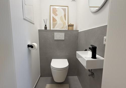 separates WC