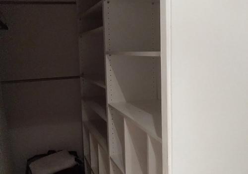 Begehbarer Kleiderschrank