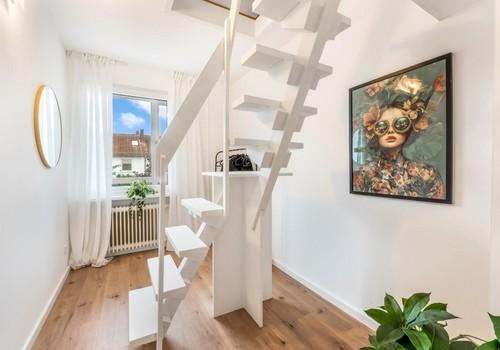 Zimmer 3 mit Treppe ins DG