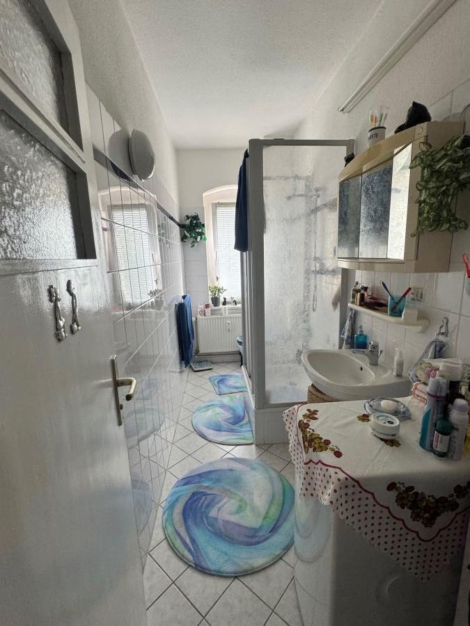 Badezimmer mit Fenster