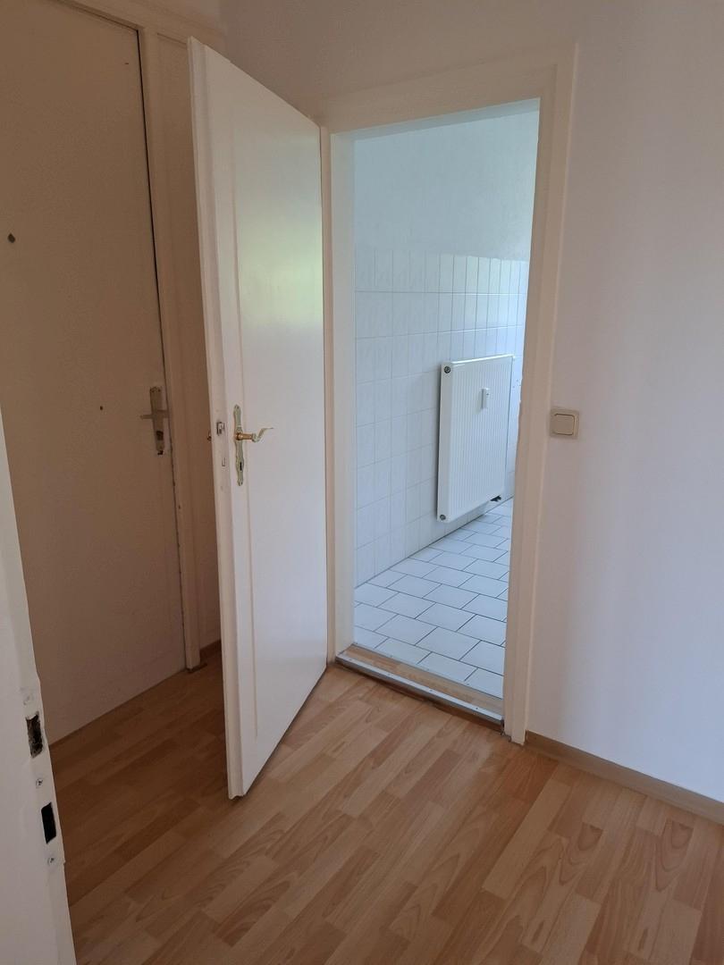 Blick in der Wohnung zum Bad