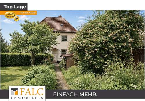 Garten mit Blick auf Haus 