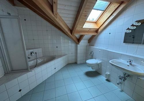 Badezimmer im DG