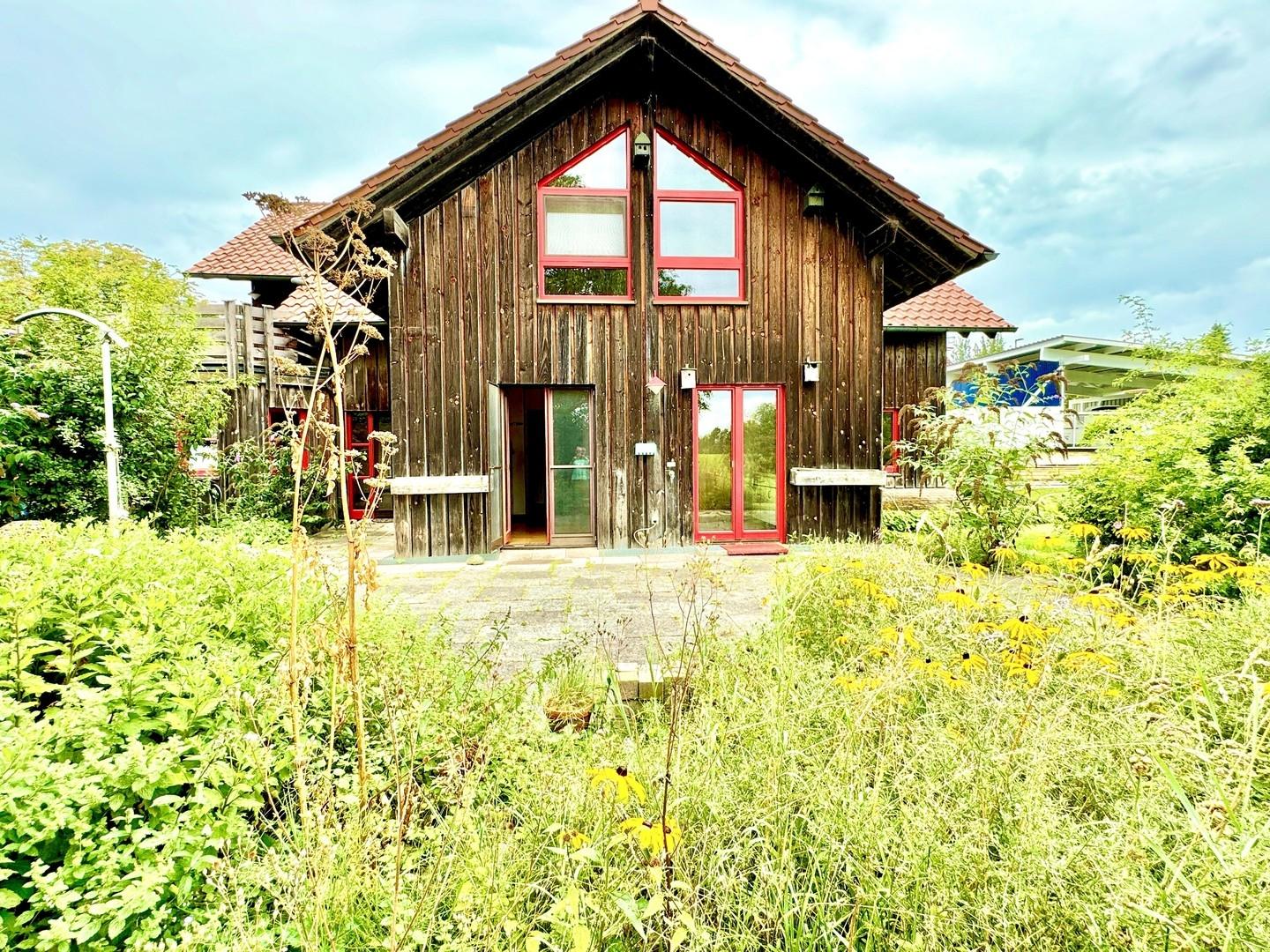 Rückansicht mit Terrasse