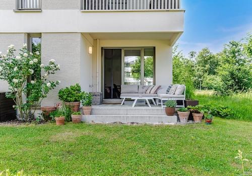Ostterrasse mit Gartenblick – ruhig, hell und familienfreundlich