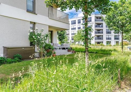 Terrasse mit Blick ins Grüne – ein Lieblingsplatz für Familien