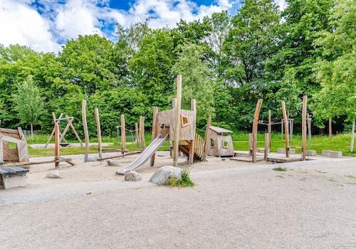 Ihr privater Rückzugsort mit Blick auf den Spielbereich