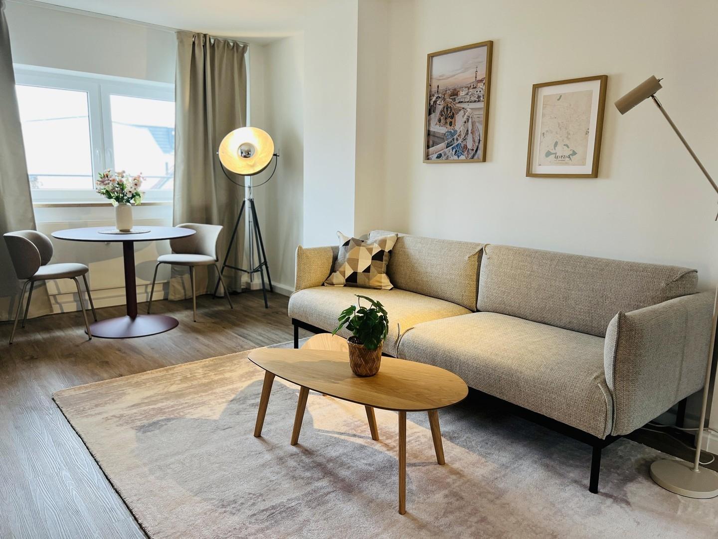 Wohnzimmer mit Essbereich