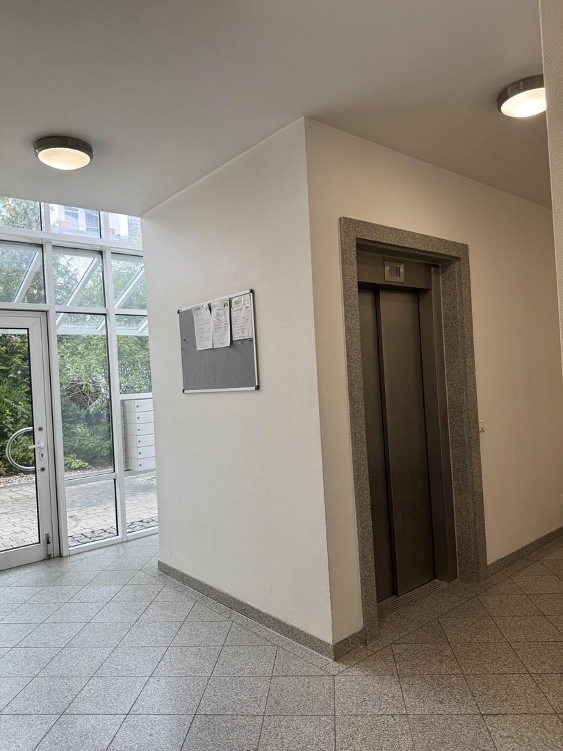 Eingangsbereich, Aufzug