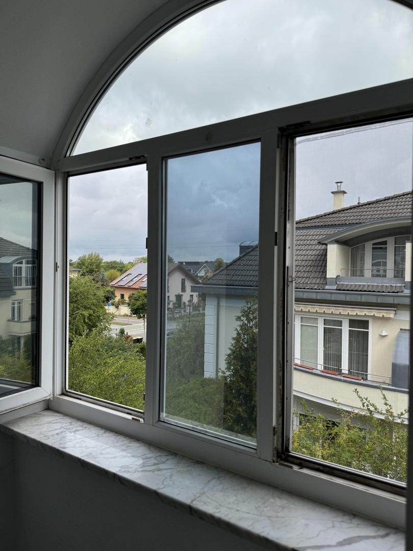 Arbeits-/Schlafzimmer DG