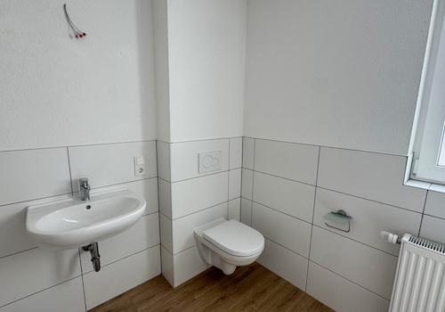 Tageslichtbad mit Dusche EG Wohnhaus Nr. 11