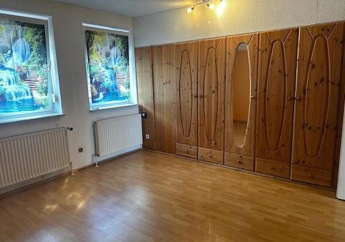 Schlafzimmer mit Einbauschrank