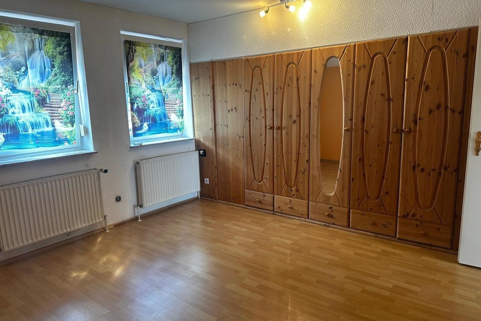 Schlafzimmer mit Einbauschrank