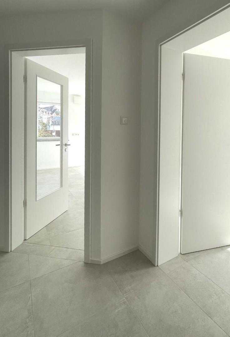 Blick vom Flur in Wohnzimmer