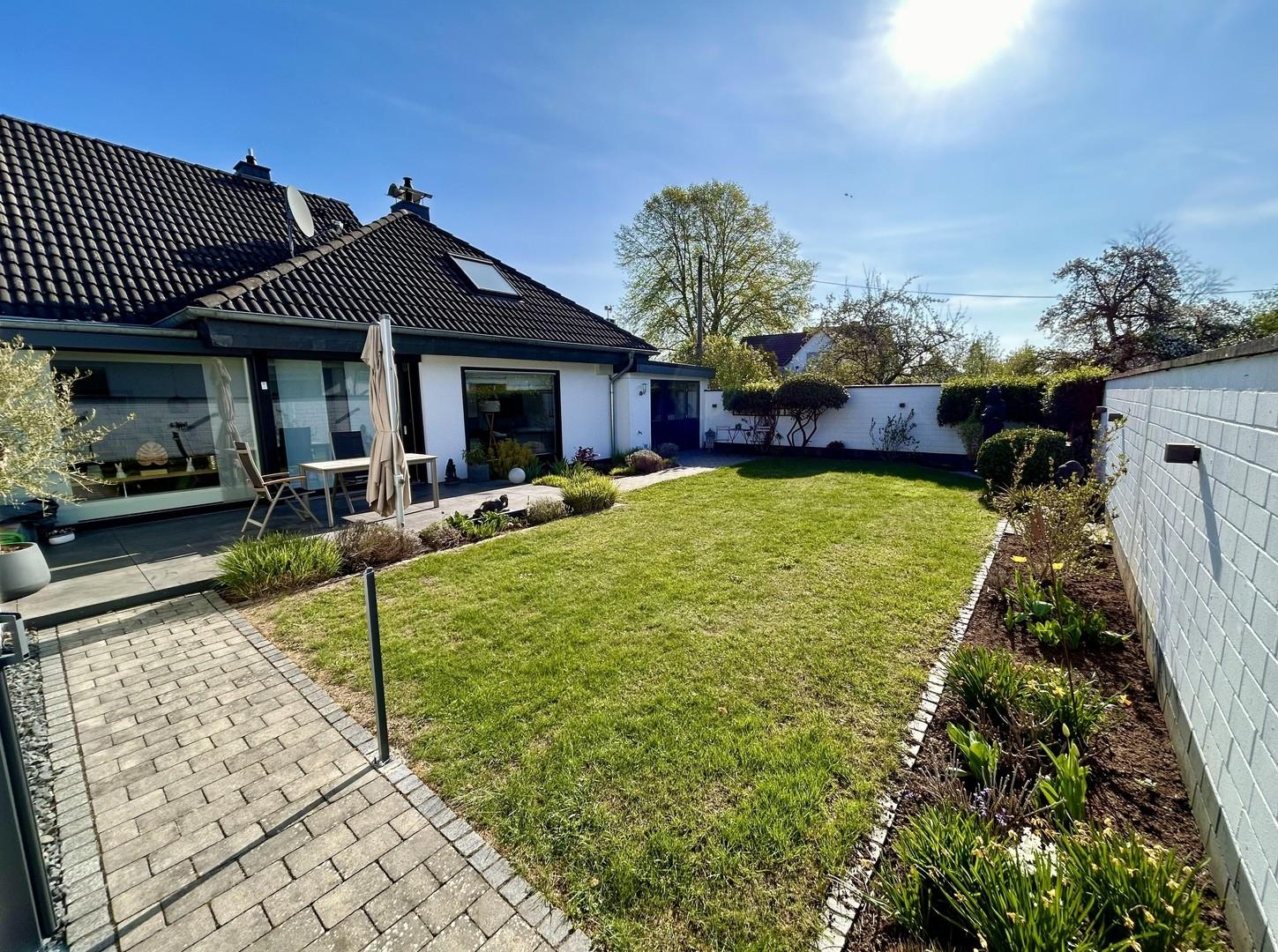 Blick in den gepflegten Garten