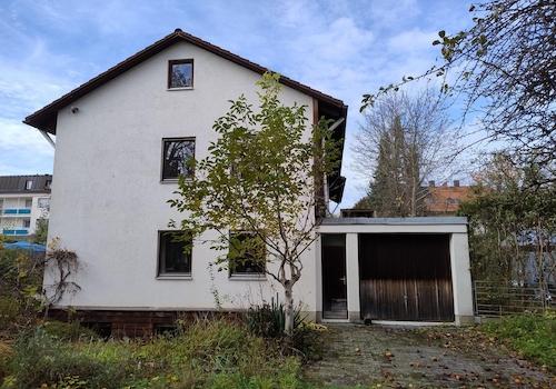 Haus und Garage 