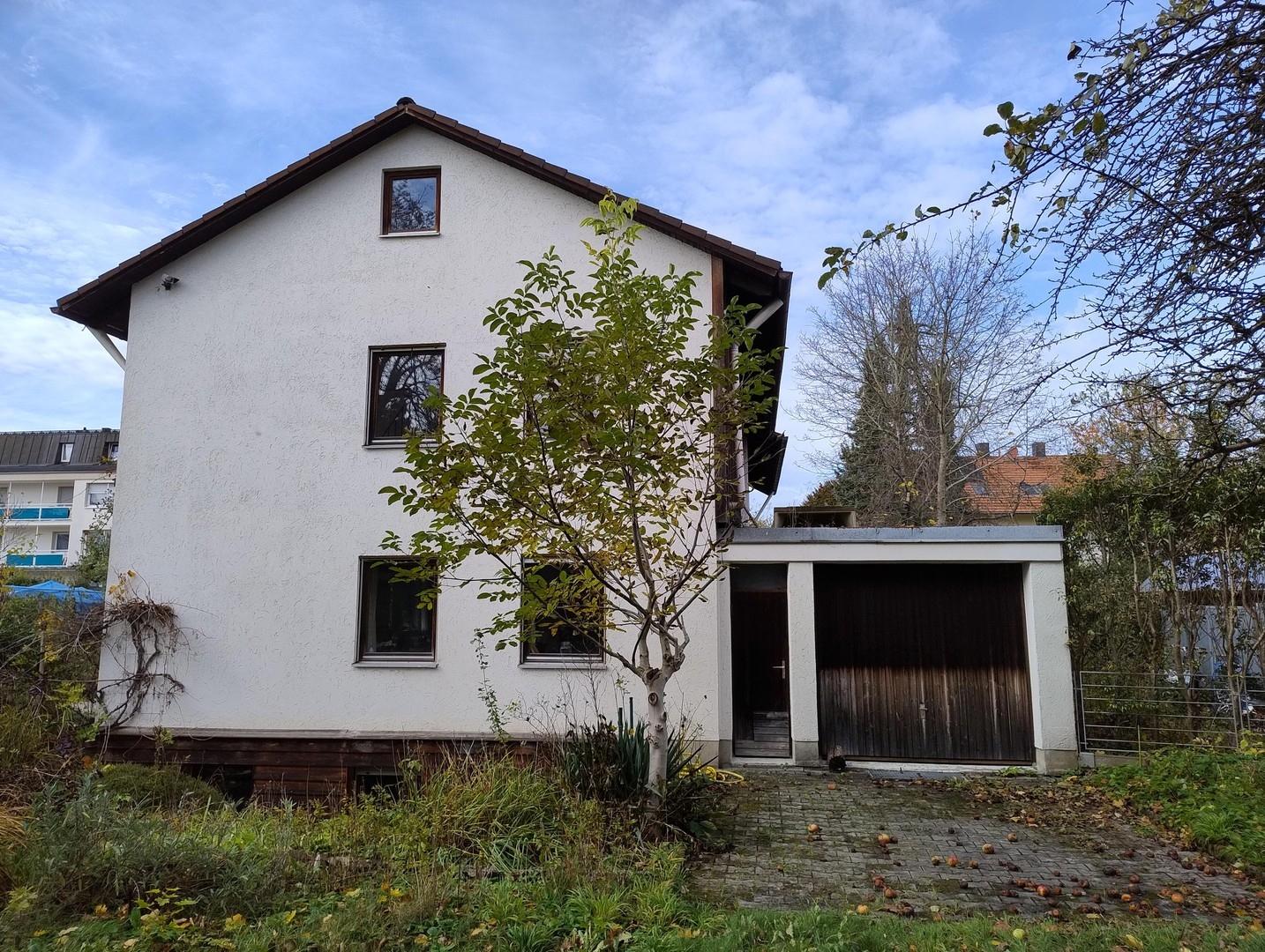Haus und Garage 
