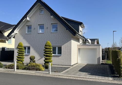Haus + zweite Garage