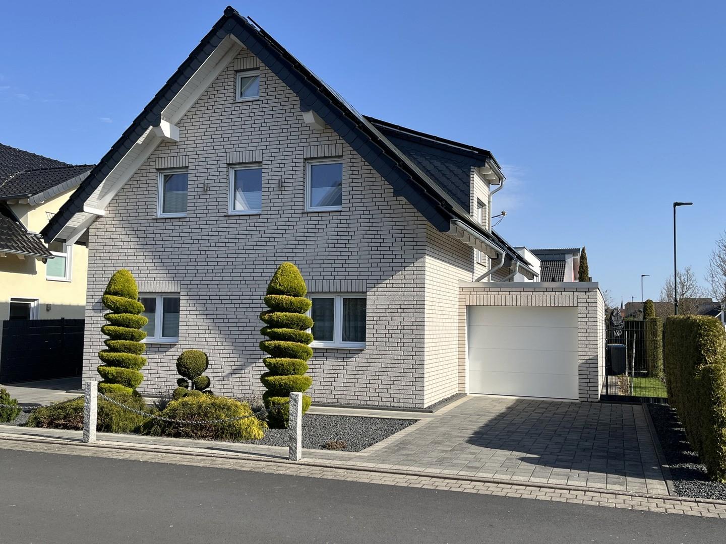 Haus + zweite Garage