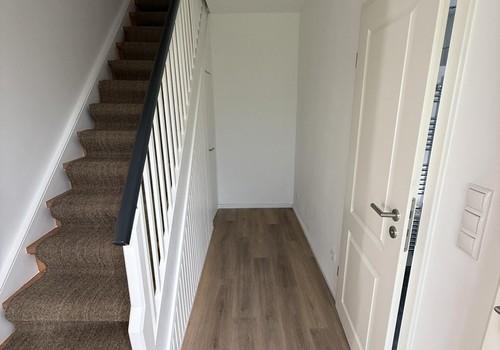 Flur mit Treppe, Eingang