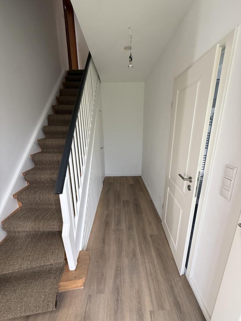 Flur mit Treppe, Eingang