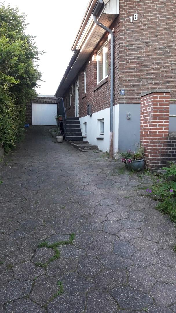 Auffahrt mit Eingang