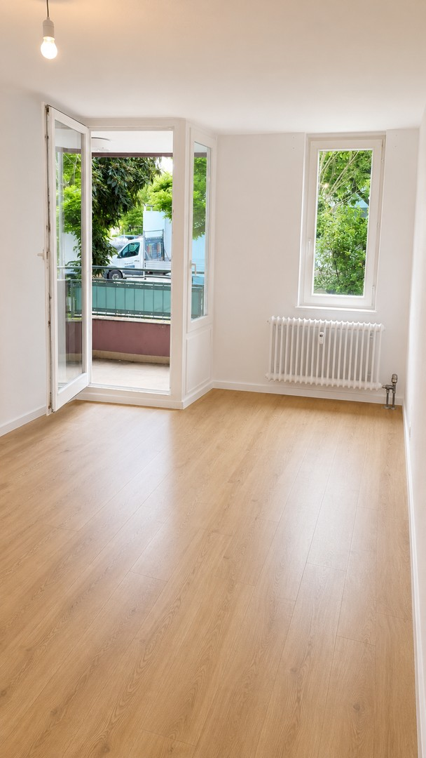 Zimmer 1 (kl. Zimmer). Mit AI.