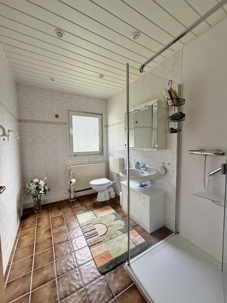Gäste-WC mit Dusche