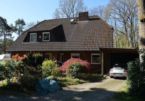 Vorgarten & Carport rechts