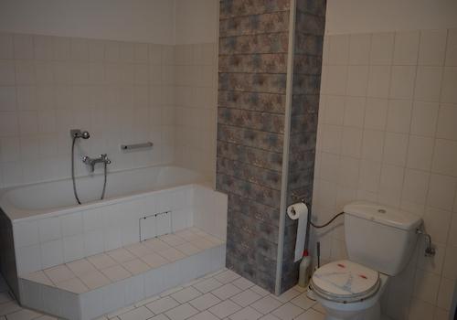 Vollbad EG Badewanne & Dusche