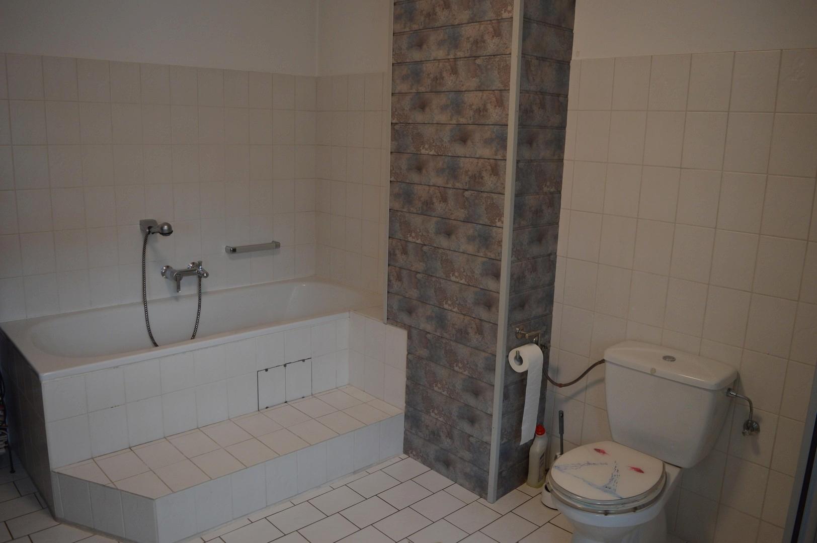 Vollbad EG Badewanne & Dusche