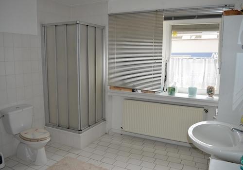 Vollbad EG Dusche & Badewanne