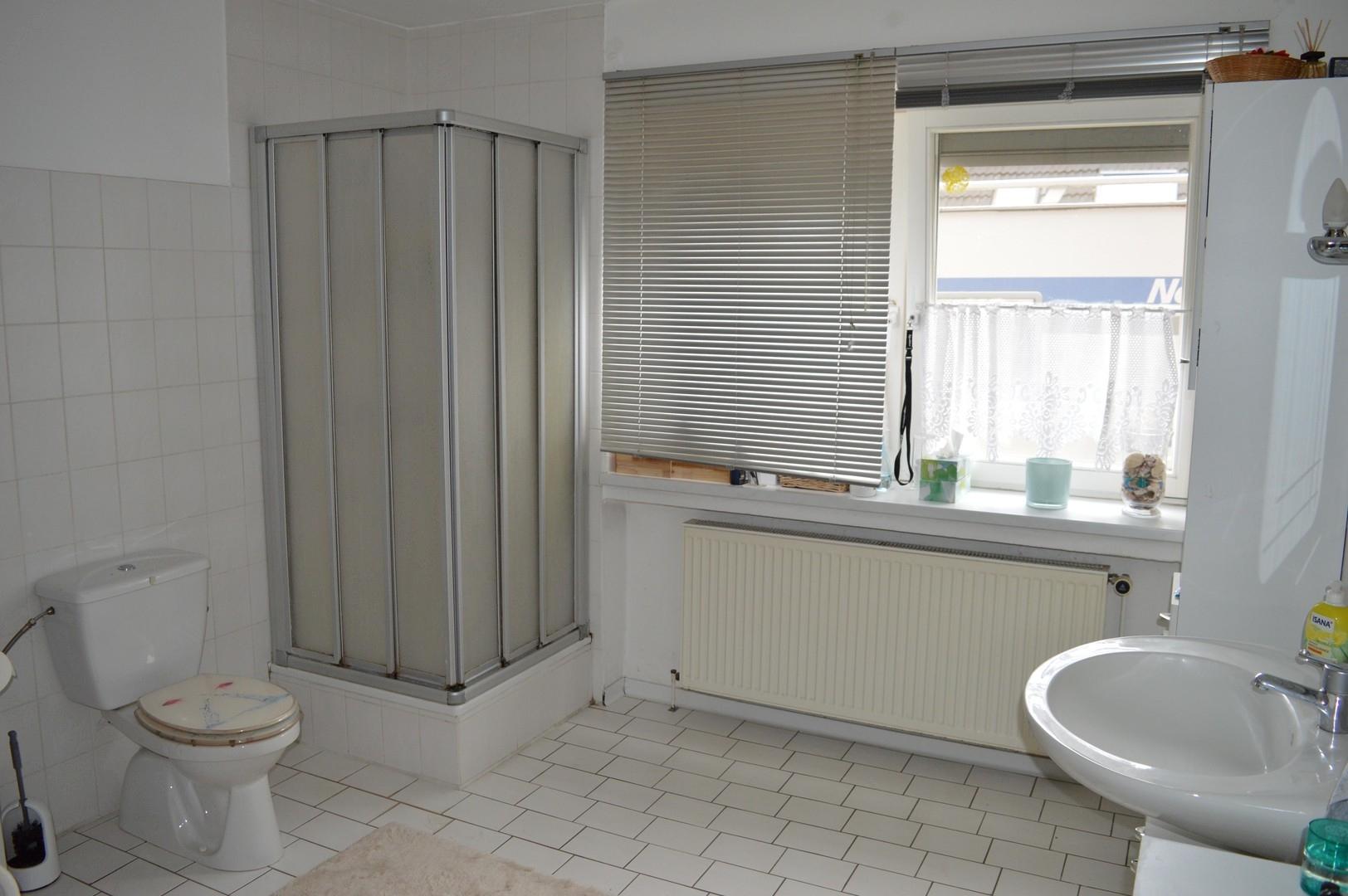 Vollbad EG Dusche & Badewanne