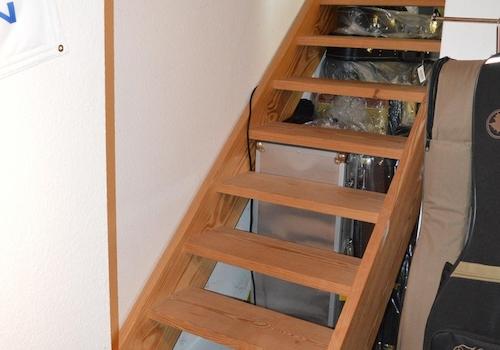 Treppe zum DG (Dachgeschoß)