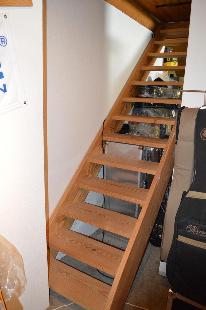 Treppe zum DG (Dachgeschoß)