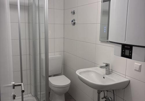 Duschbad mit LED Spiegel