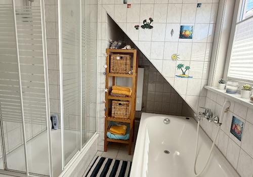 mit separater Dusche