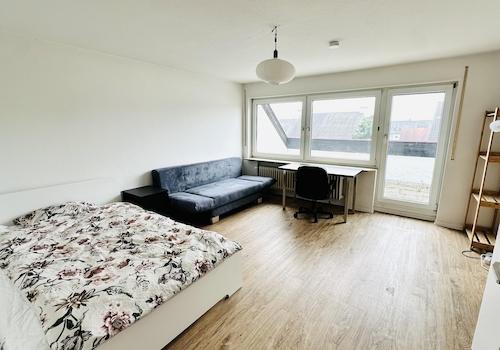 WG-Zimmer 1 mit Loggia