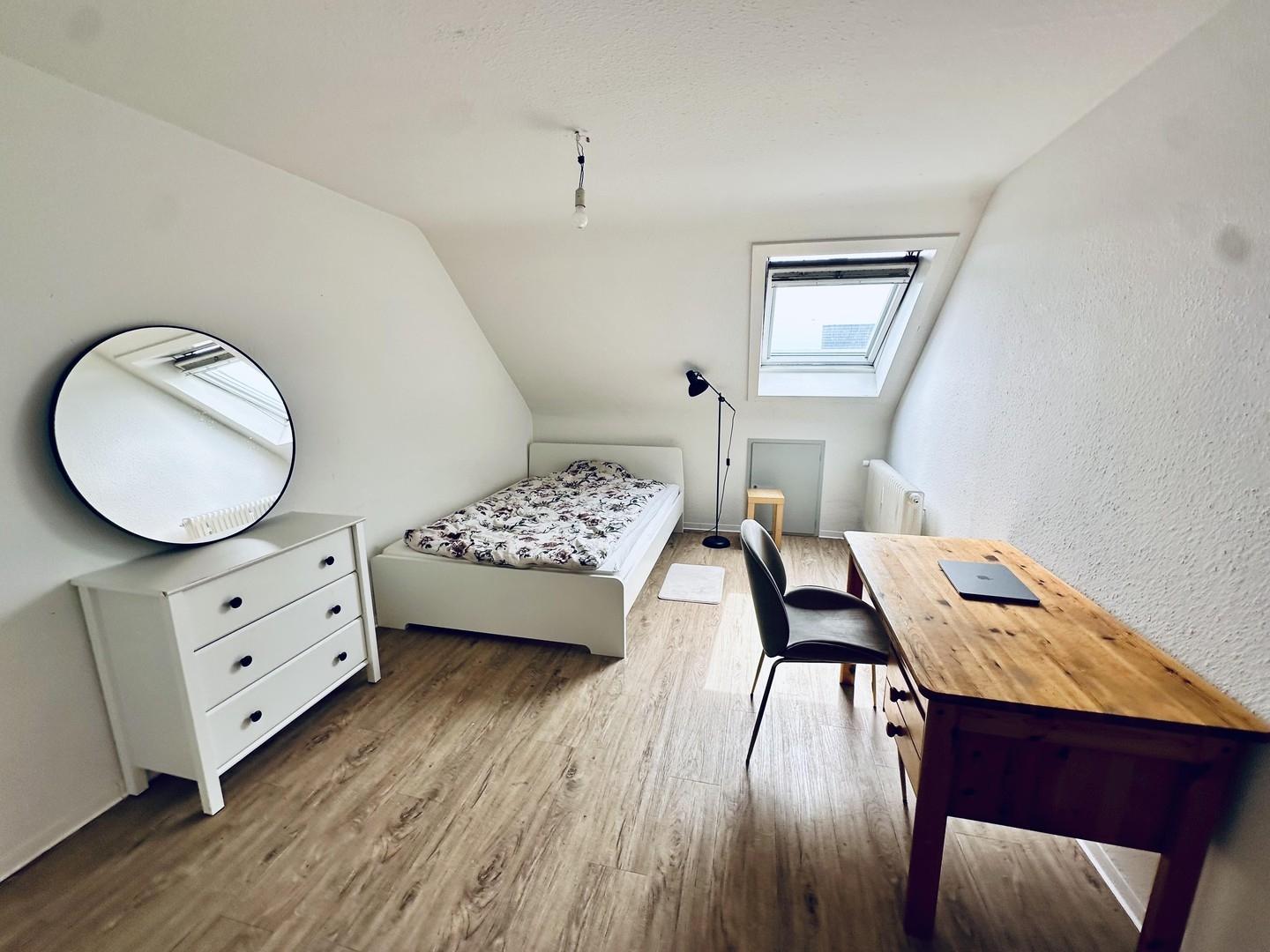 Zimmer 2 mit Möblierung