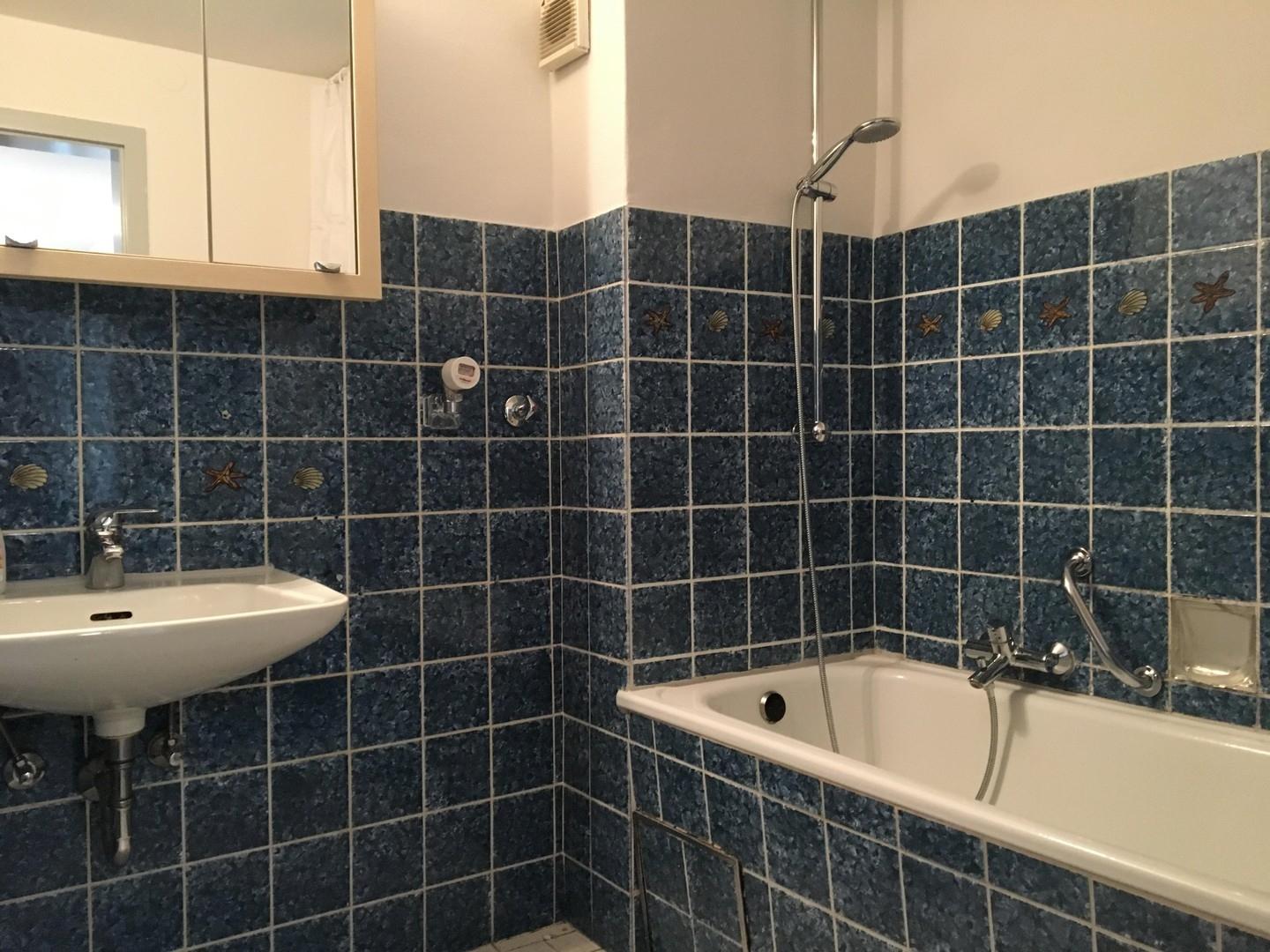 Bad mit Badewanne