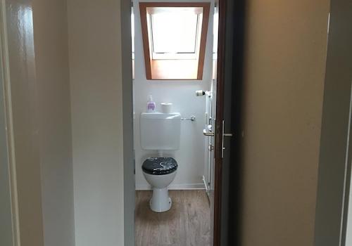 Separates WC mit Tageslicht