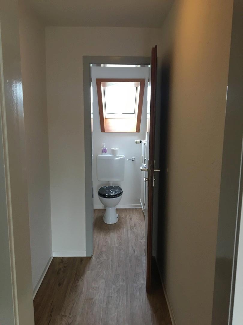 Separates WC mit Tageslicht