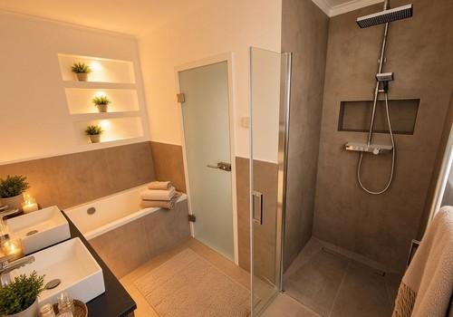 1OG: Bad mit Walk-In Shower