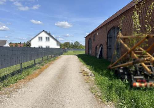 Einfahrt zum Grundstück